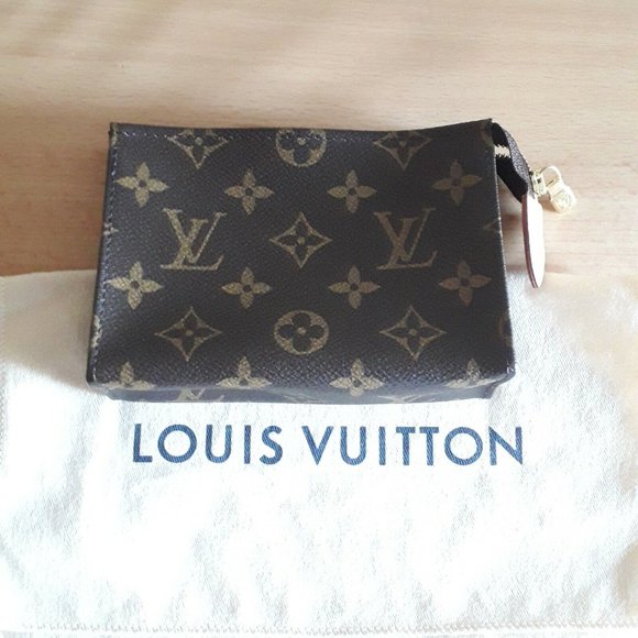 Louis Vuitton Toiletry Pouch 15 - Picture 1 of 8
